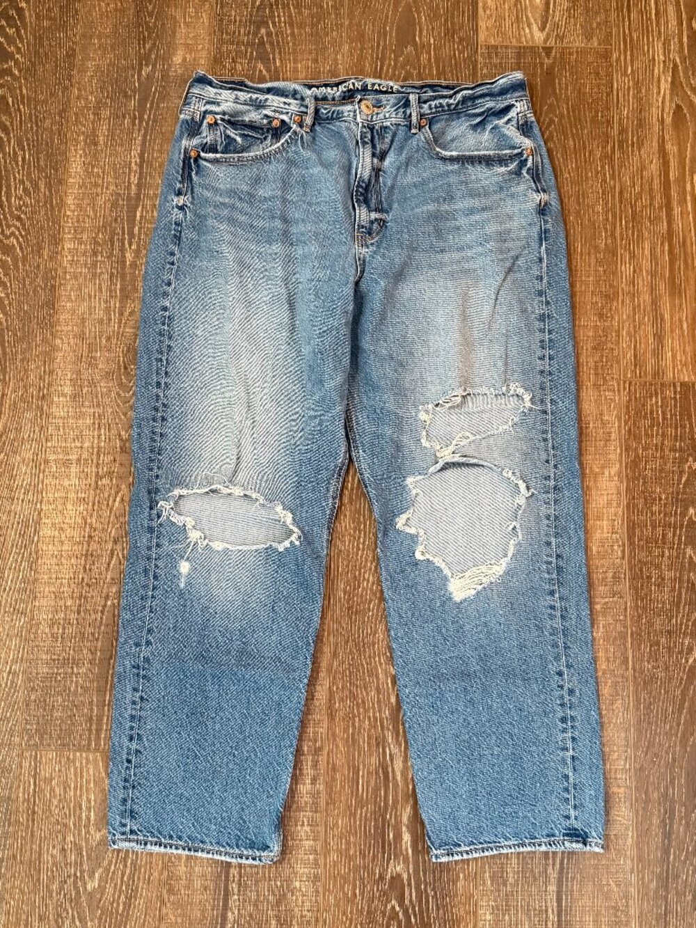 American Eagle Ripped 90s Boyfriend Jeans – Size 14